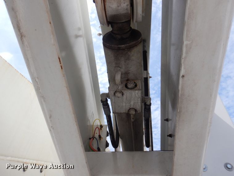 image for item DP5437 2013 Ford F550 Super Duty  bucket truck