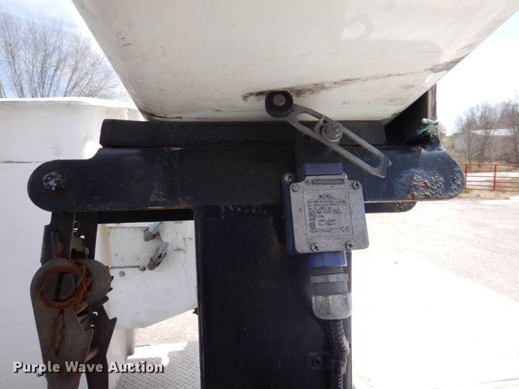 image for item DP5437 2013 Ford F550 Super Duty  bucket truck