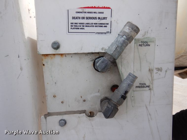 image for item DP5437 2013 Ford F550 Super Duty  bucket truck