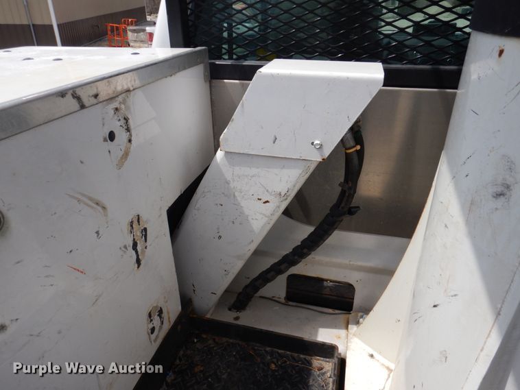 image for item DP5437 2013 Ford F550 Super Duty  bucket truck