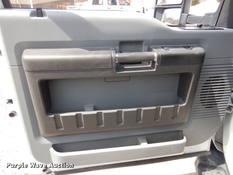 image for item DP5437 2013 Ford F550 Super Duty  bucket truck