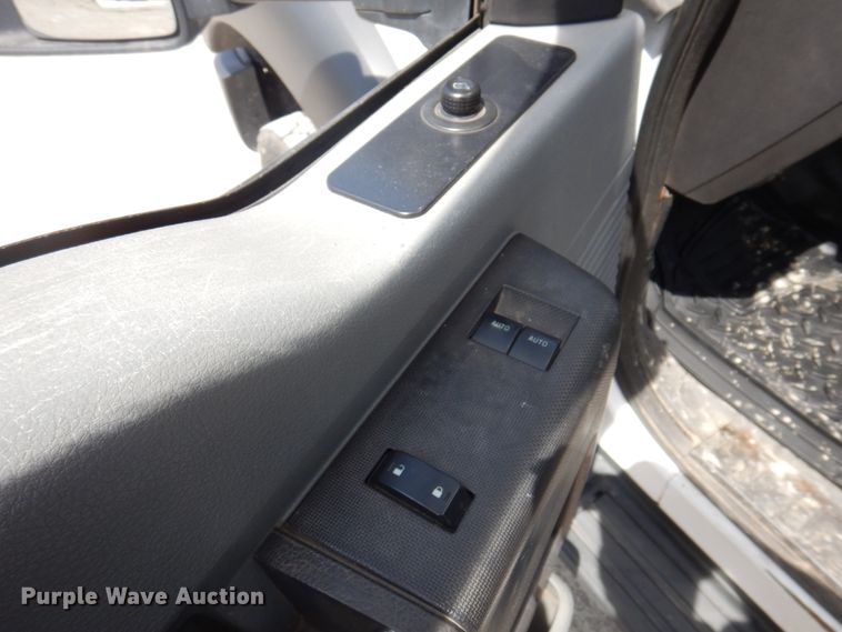 image for item DP5437 2013 Ford F550 Super Duty  bucket truck