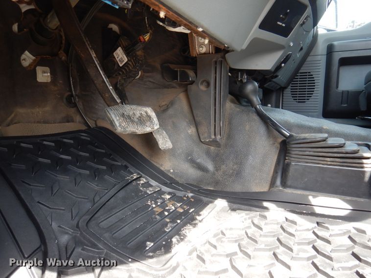 image for item DP5437 2013 Ford F550 Super Duty  bucket truck