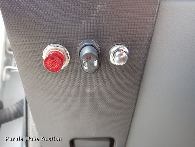 image for item DP5437 2013 Ford F550 Super Duty  bucket truck