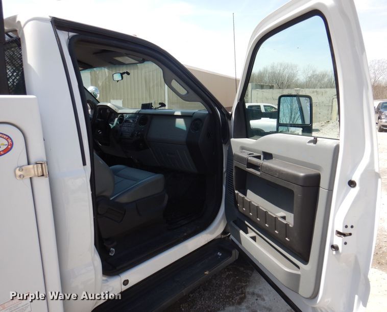image for item DP5437 2013 Ford F550 Super Duty  bucket truck