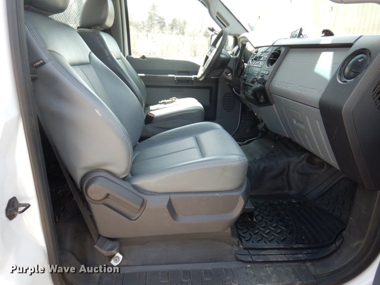 image for item DP5437 2013 Ford F550 Super Duty  bucket truck