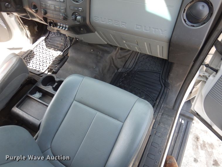 image for item DP5437 2013 Ford F550 Super Duty  bucket truck