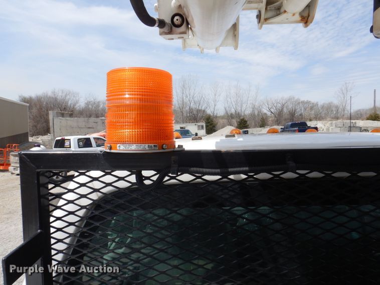 image for item DP5437 2013 Ford F550 Super Duty  bucket truck