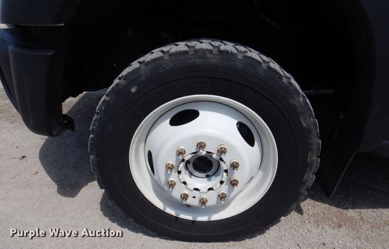 image for item DP5437 2013 Ford F550 Super Duty  bucket truck