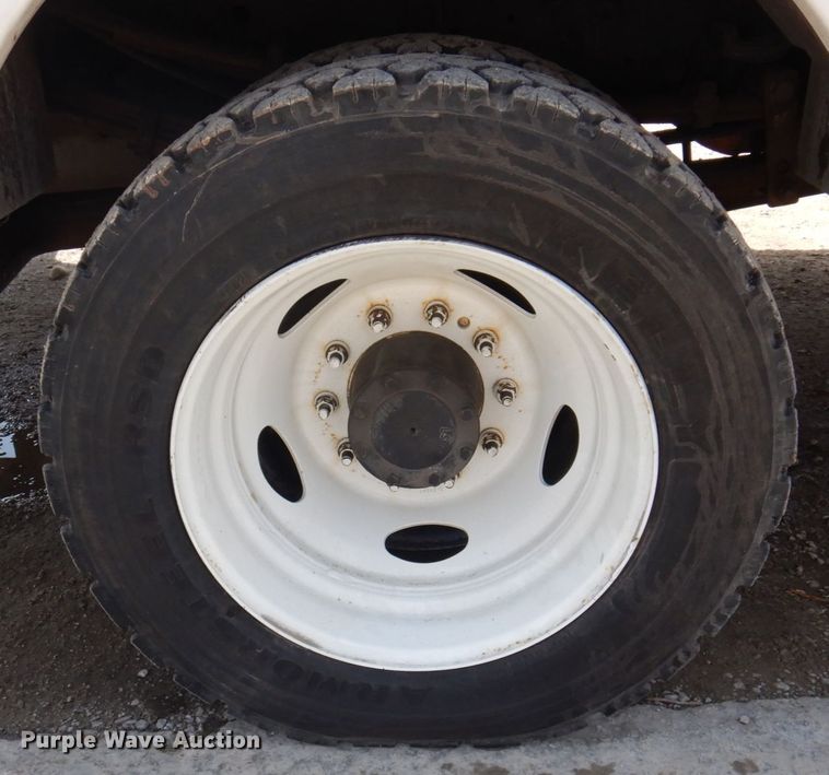 image for item DP5437 2013 Ford F550 Super Duty  bucket truck