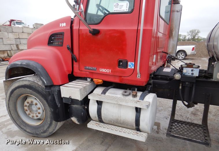 image for item DP5456 2005 Mack CV513  ready mix truck