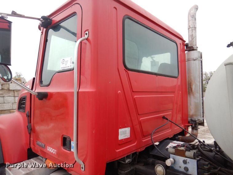 image for item DP5456 2005 Mack CV513  ready mix truck