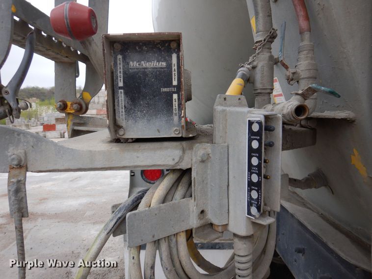 image for item DP5456 2005 Mack CV513  ready mix truck