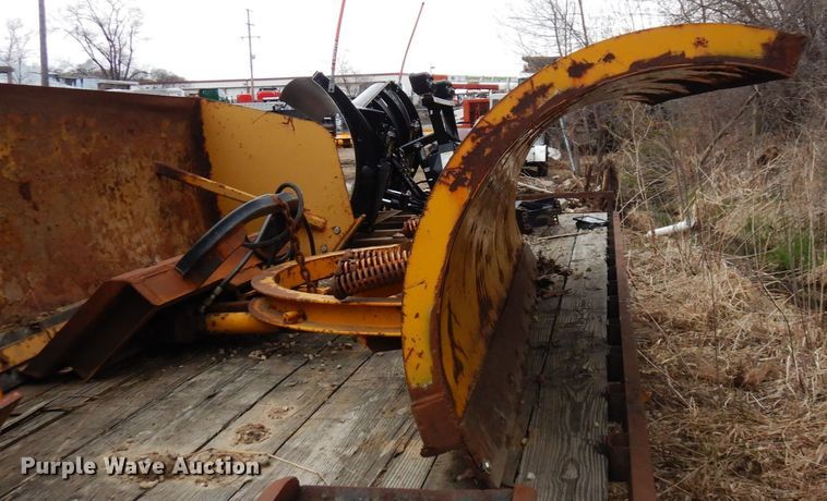 image for item DR0342 LEO  9' W skid steer snow plow