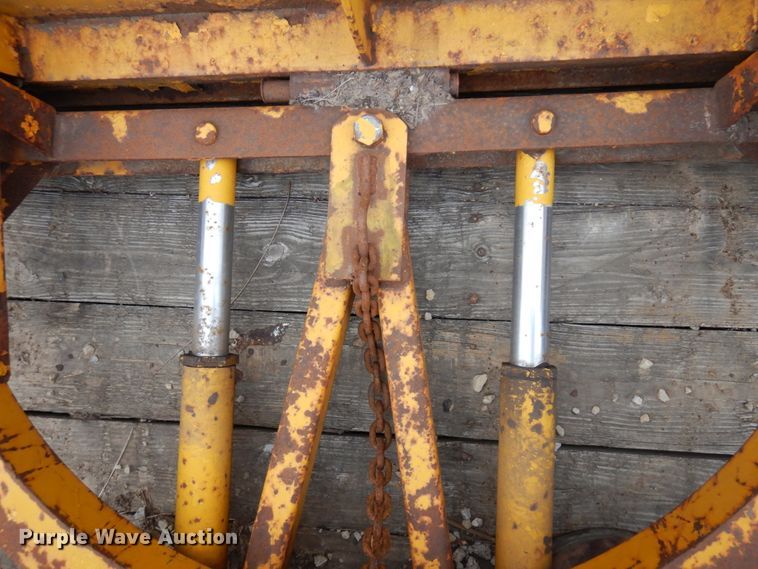 image for item DR0342 LEO  9' W skid steer snow plow