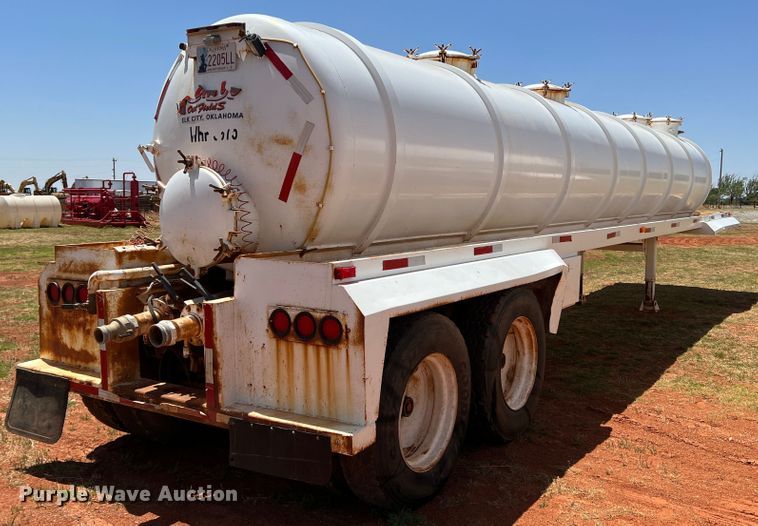 image for item DR1331 2004 SFI  tank trailer