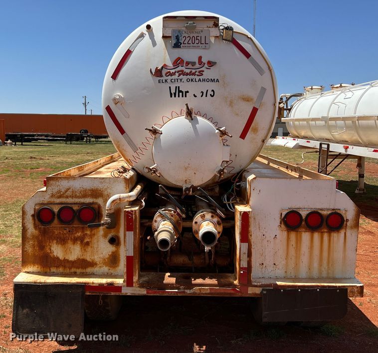 image for item DR1331 2004 SFI  tank trailer