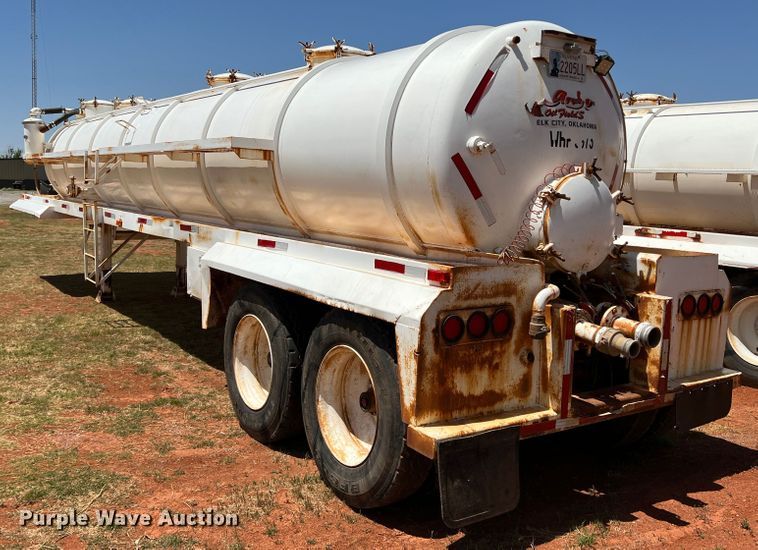 image for item DR1331 2004 SFI  tank trailer