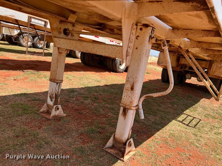 image for item DR1331 2004 SFI  tank trailer