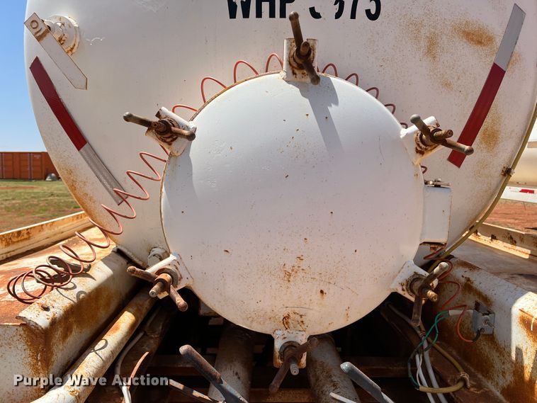 image for item DR1331 2004 SFI  tank trailer