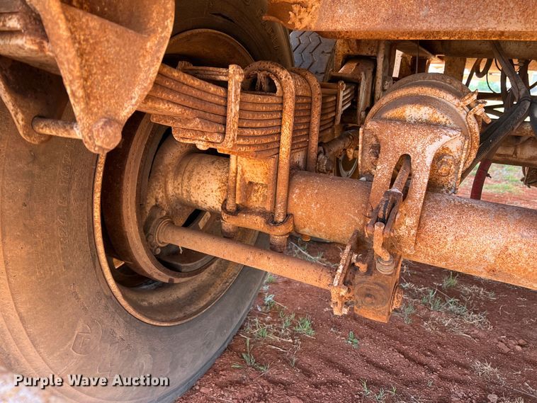 image for item DR1331 2004 SFI  tank trailer