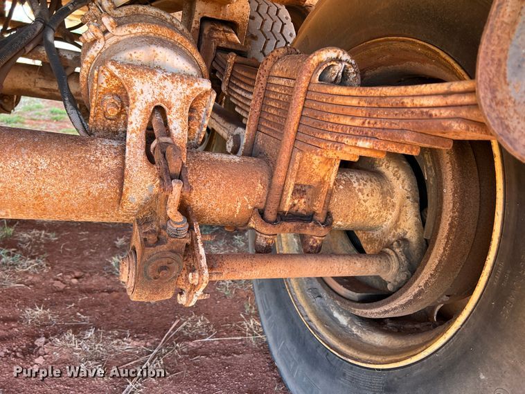 image for item DR1331 2004 SFI  tank trailer