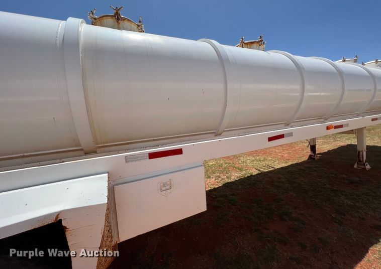 image for item DR1331 2004 SFI  tank trailer