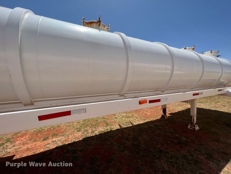 image for item DR1331 2004 SFI  tank trailer