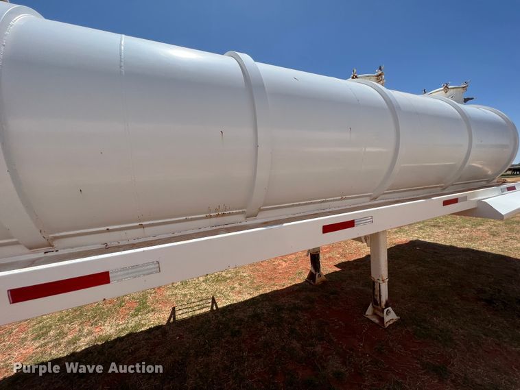 image for item DR1331 2004 SFI  tank trailer