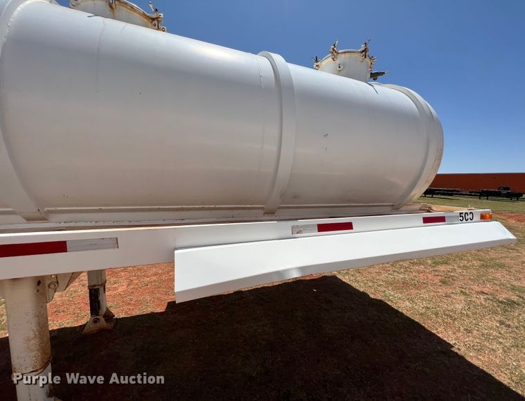 image for item DR1331 2004 SFI  tank trailer