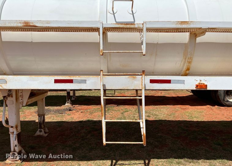 image for item DR1331 2004 SFI  tank trailer