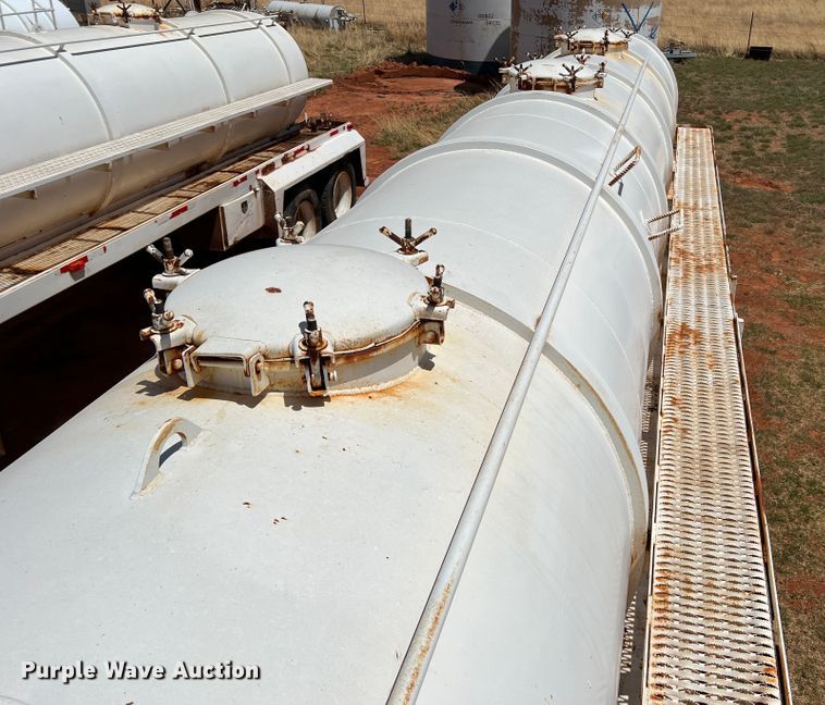 image for item DR1331 2004 SFI  tank trailer