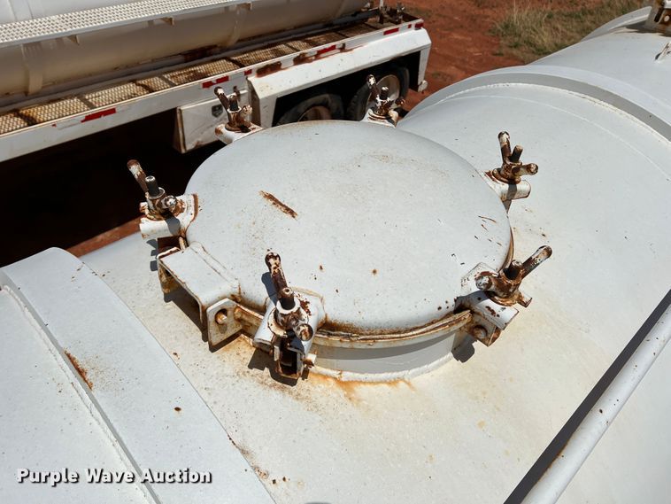 image for item DR1331 2004 SFI  tank trailer