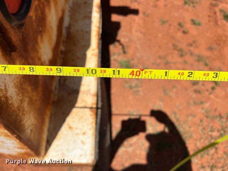 image for item DR1331 2004 SFI  tank trailer