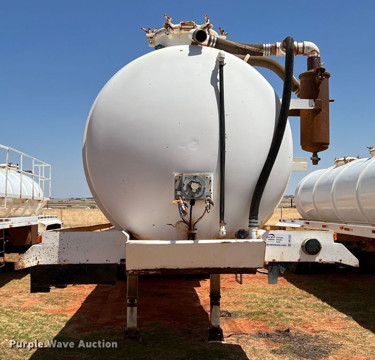 image for item DR1332 2002 Superior  tank trailer
