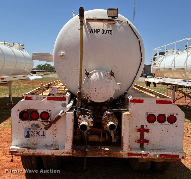 image for item DR1332 2002 Superior  tank trailer