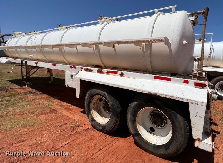 image for item DR1332 2002 Superior  tank trailer