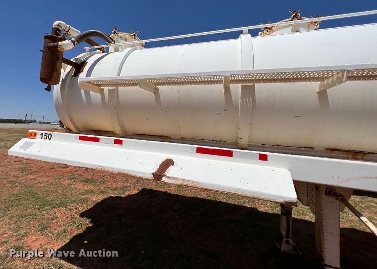 image for item DR1332 2002 Superior  tank trailer