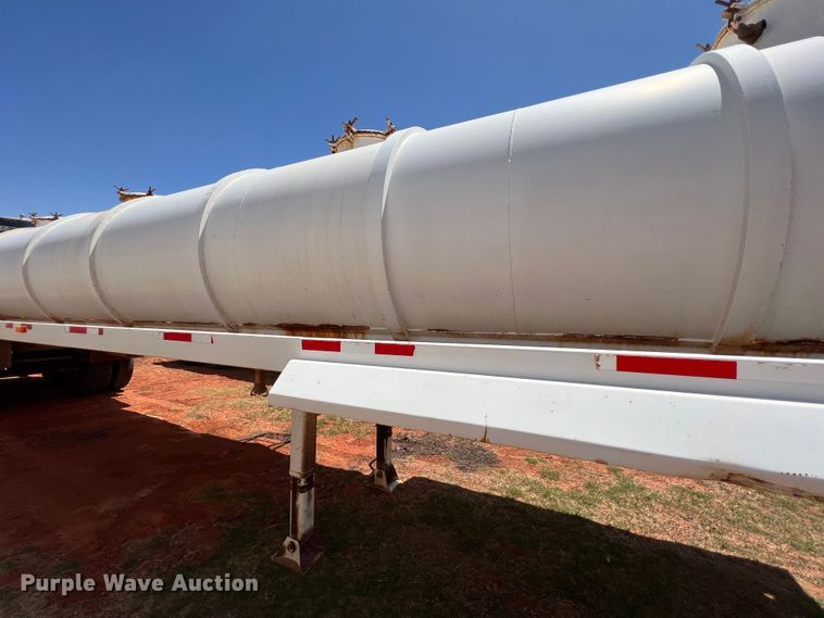 image for item DR1332 2002 Superior  tank trailer