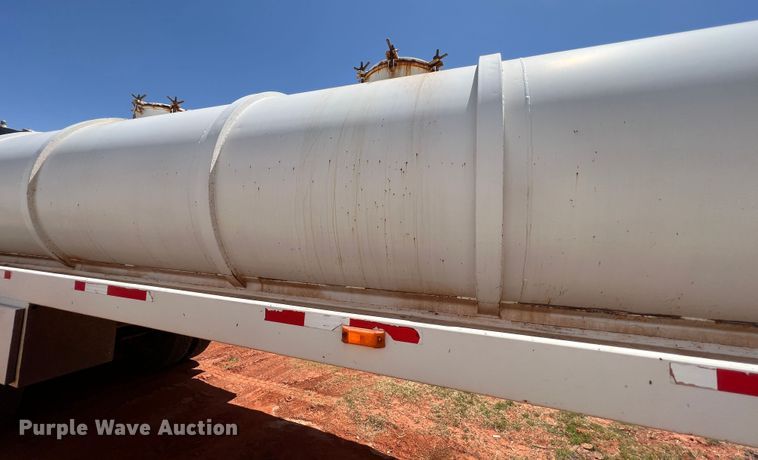 image for item DR1332 2002 Superior  tank trailer