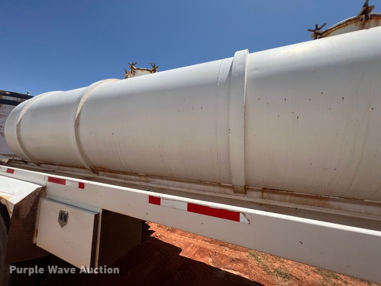 image for item DR1332 2002 Superior  tank trailer