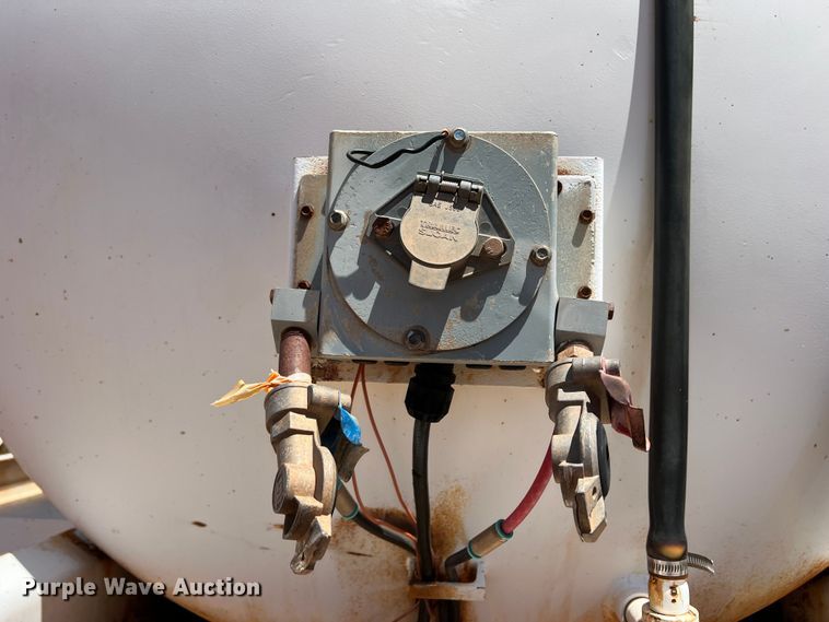 image for item DR1332 2002 Superior  tank trailer