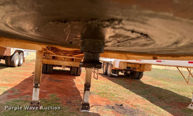 image for item DR1332 2002 Superior  tank trailer