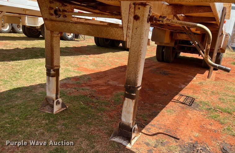 image for item DR1332 2002 Superior  tank trailer