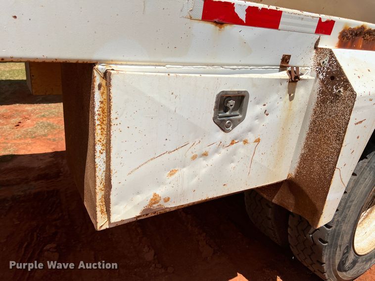 image for item DR1332 2002 Superior  tank trailer