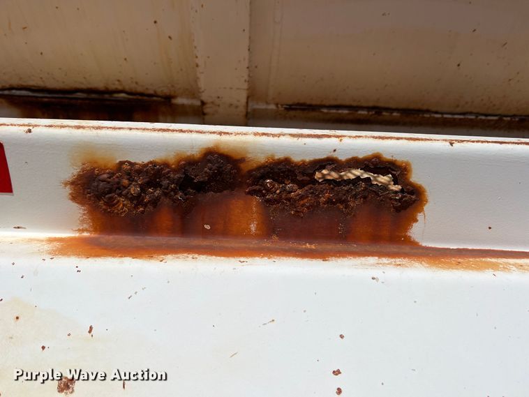 image for item DR1332 2002 Superior  tank trailer