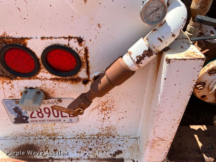 image for item DR1332 2002 Superior  tank trailer