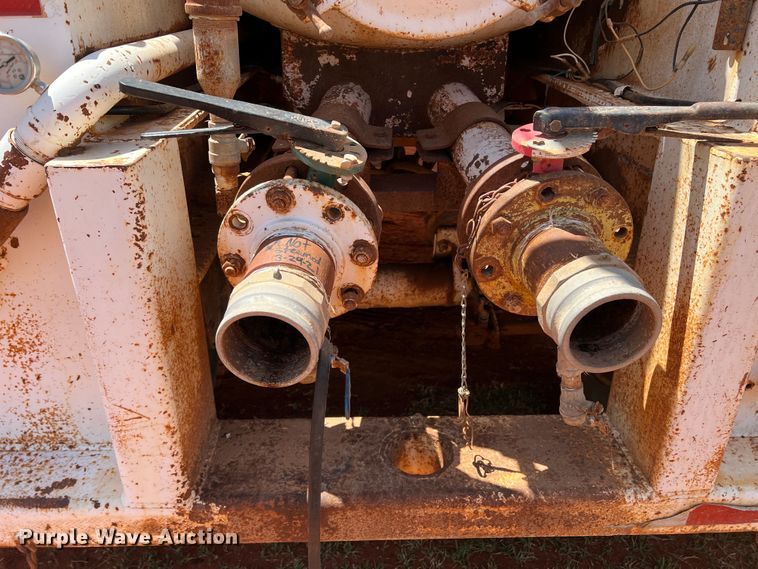 image for item DR1332 2002 Superior  tank trailer