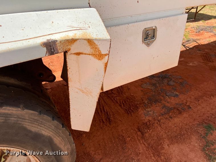 image for item DR1332 2002 Superior  tank trailer