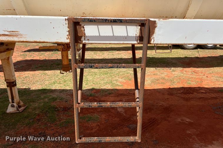 image for item DR1332 2002 Superior  tank trailer